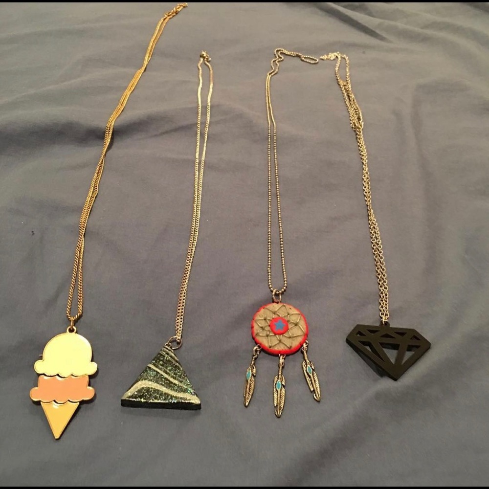 add on 🎀 Assorted necklaces